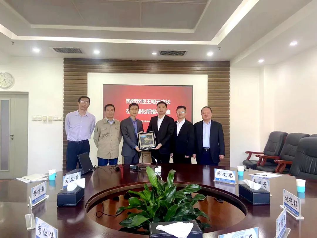I leader della città di Jinjiang hanno visitato l'Istituto di fisica e chimica dell'Accademia cinese delle scienze per sostenere la creazione congiunta dell'Istituto di ricerca di Huaqing